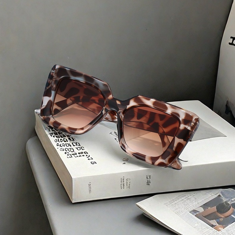 Street Fashion Shoot - Large frame simple fashion square sunglasses