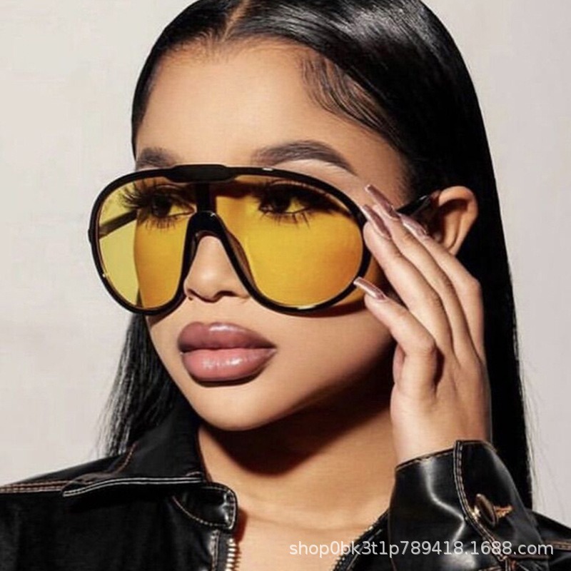 Street Fashion Shoot - Frameless oversized women's integrated neutral windproof